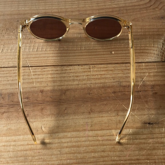 Sunday Somewhere “ALIA” sunglasses.